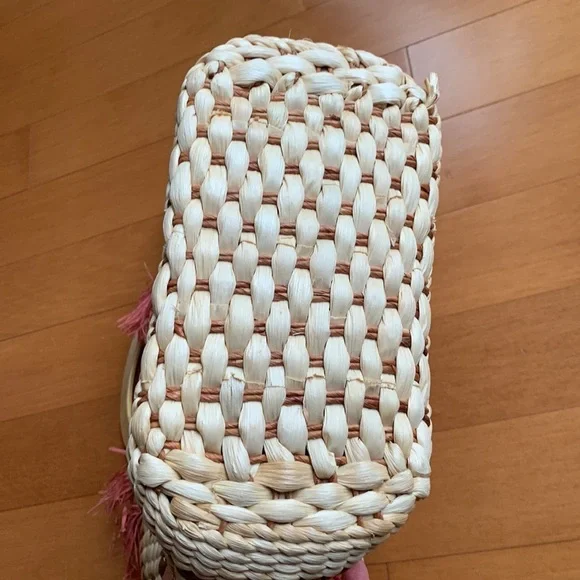 Sondra Roberts Coral Straw Woven Wood Ring Handle Beach Bag with Fringes - Picture 6 of 16